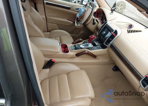 2013 Porsche Cayenne Turbo z USA, uszkodzony, nr VIN WP1AC2A21DLA90690